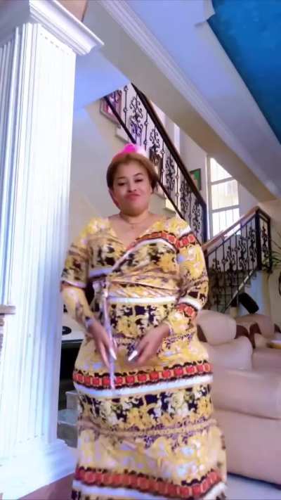 Curvy Aunty