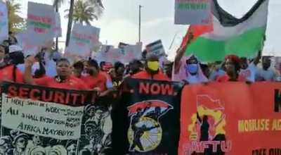 South African dock workers have refused to offload an Israeli cargo ship & are now protesting at the harbour in support of Palestine.