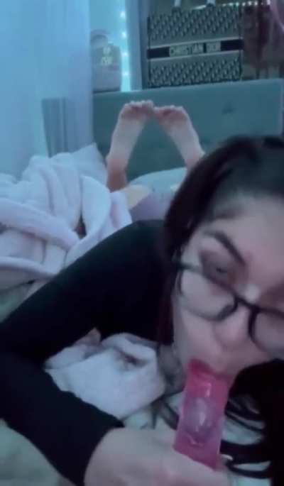 Bronx hoe blowjob in the pose