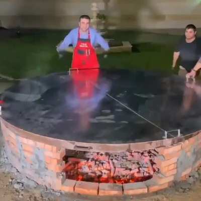 Czn Burak making a giant pizza