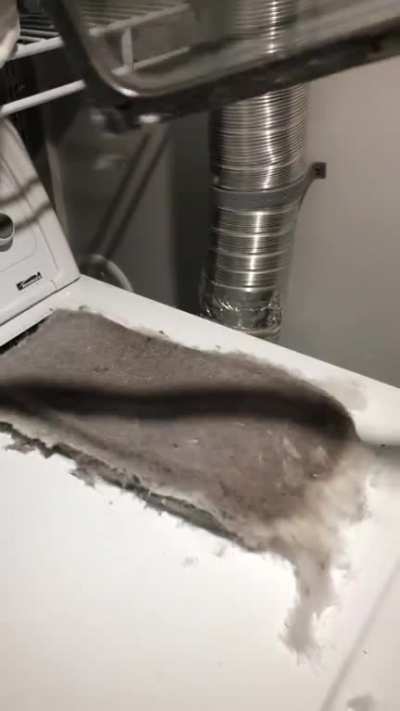 Renters demand a new dryer since this one “isn’t working well”