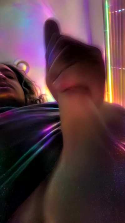 Hitting the bong and pumpin’ on my dong🤤<wbr>🥵🤤