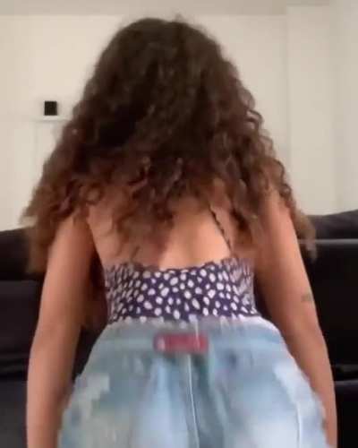 Maria rebolando