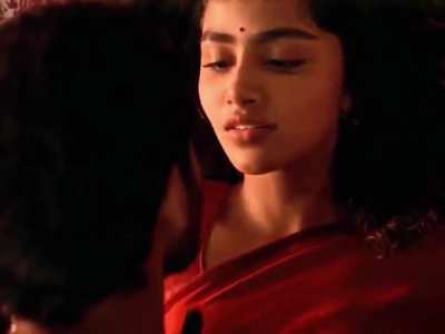 Anupama Parmeshwaran first and best kissing scene 