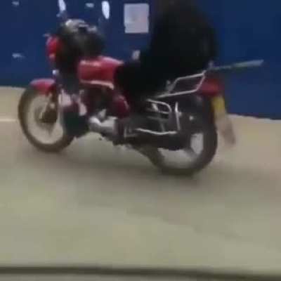 Triste (pra aqueles que se perguntarem sim ele tá bem)