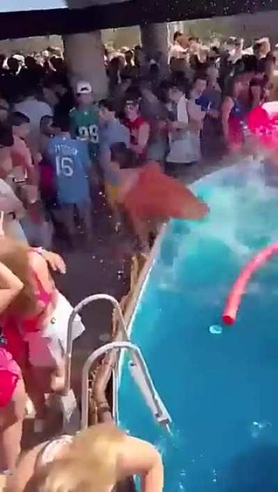 Pool party