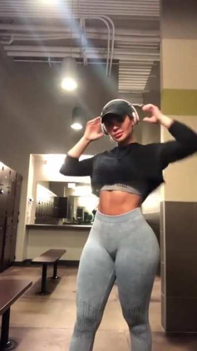 Jaclyn Jelena keeping it tight