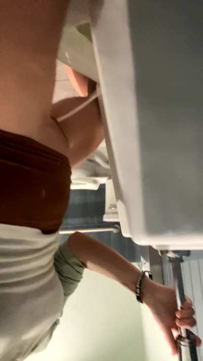 u/spi<wbr>tinmy<wbr>mouth<wbr>420_ using the urinal like a bad girl