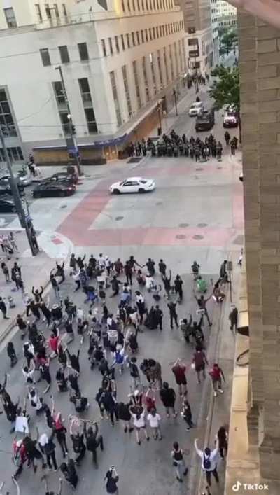 Texan Cops Shooting Tear Gas Grenades at Peaceful kneeling Protestors