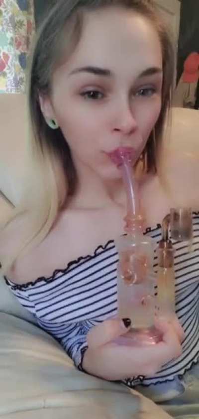 Good morning 😚💨 let's wake n bake yo