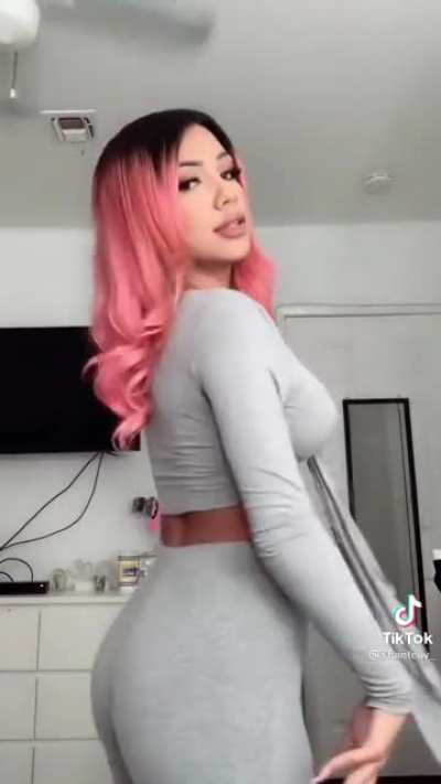 @shantellv_