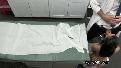 Sexy patient milks doctors dick