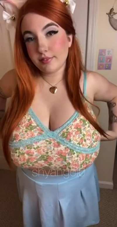 kitty w the biggest tiddies