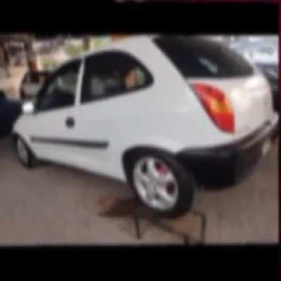 Celta branco quatro portas 2004 👍