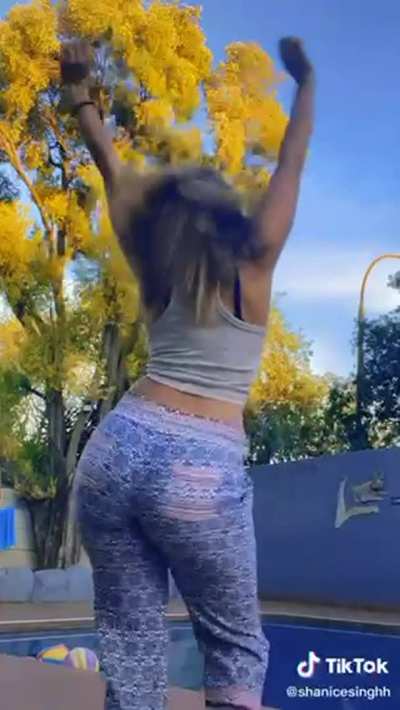 Great pants (@sha<wbr>nices<wbr>inghh<wbr>)