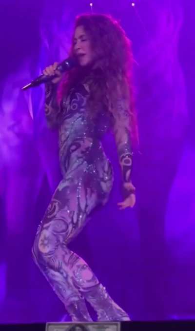 shakira this step>>>>>