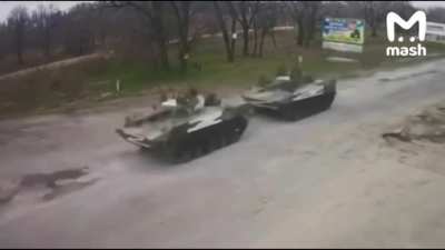 Russian forces invading Ukraine, but still somehow following traffic rules
