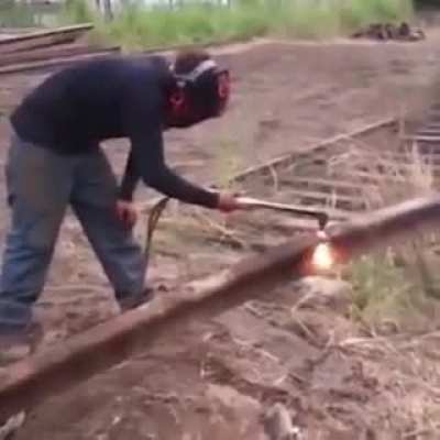 This old flexing rail should be perfectly safe to cut...