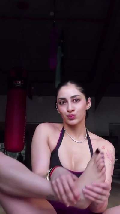 Thedivyaofficial showing her beautiful toes