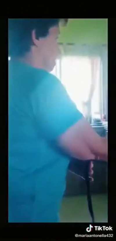 Mis viejos: ni se les ocurra traer un perro a esta casa! Mis viejos ahora: