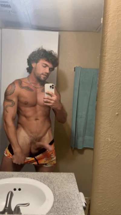 I’m a snack, cum taste me😋