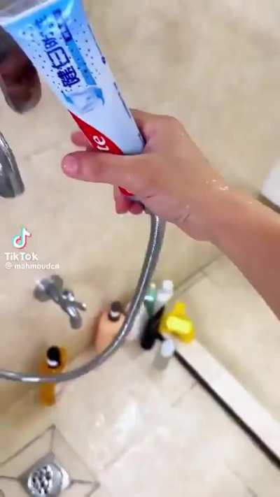 Blursed showerhead