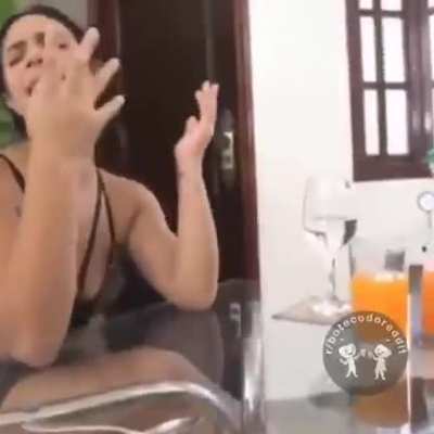 😲