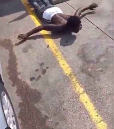 Texan holds car theft at gunpoint until police arrive and make the arrest.