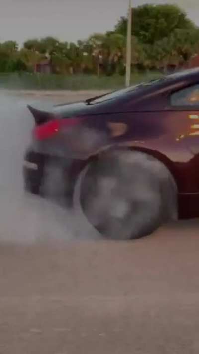 Burning some rubber in a stock 2003 350z 🔥