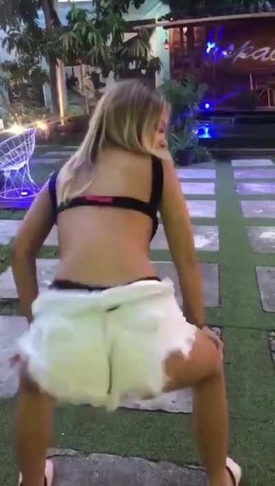 Ninguém balança a raba como a Treyce 🥵