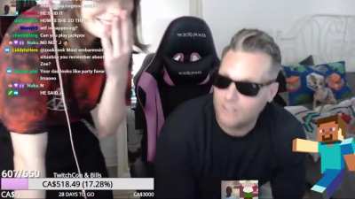 Dad calls daughter THICC ( ͡° ͜ʖ ͡°)