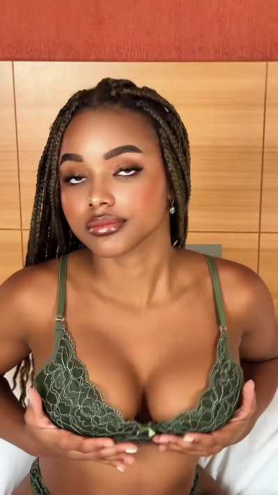 Rate this ebony face 1-10… be honest, would you let her sit on it?
