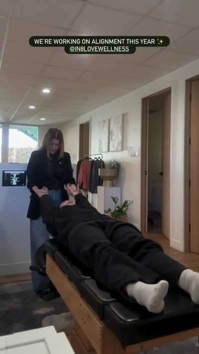 Paris Berelc visits a chiropractor IG 1/29/2026