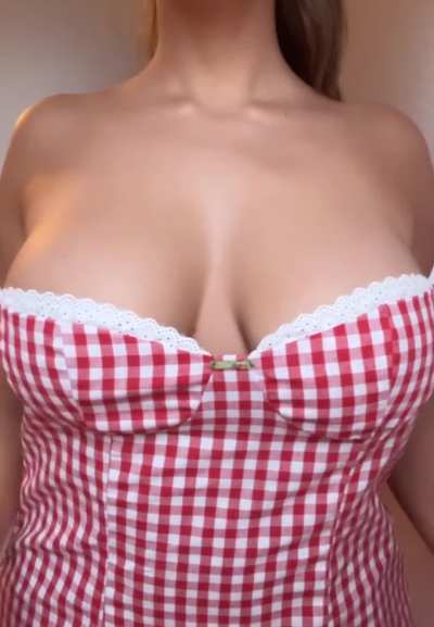 guys at the oktoberfest loved my boobies
