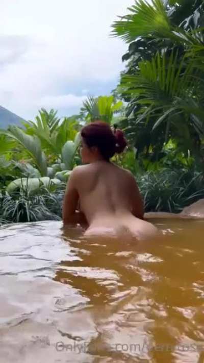 🛁🍑💦