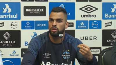 Lembrei desse vídeo hoje do Maicon: 