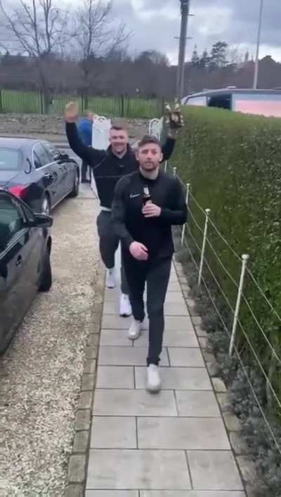 Gary Ringrose wouldn’t go drinking for the 4th consecutive day so the lads turned up at his gaf. Brilliant