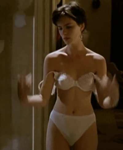 Kate Beckinsale in Uncov<wbr>ered(<wbr>1994)