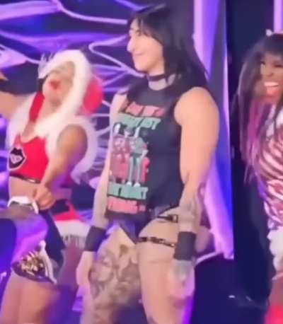Rhea spanked by Naomi after twerking her big butt 🍑👀