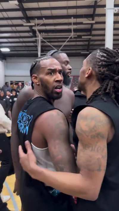 LANCE STEPHENSON ALL OVER ROB 😭
