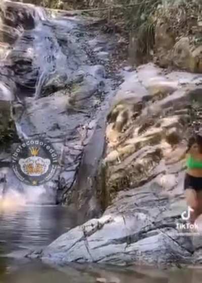 😂