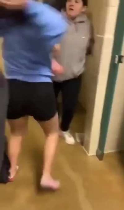 18 year old teen beats up sophomore after she was talking to her ex boyfriend