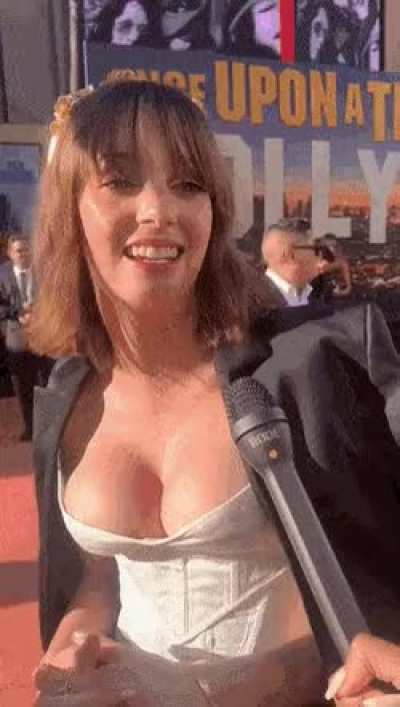 Maya Hawke should really stop being silly and wrap my cock around her big juicy tits already 👅👅🤤🤤🍼<wbr>🍼