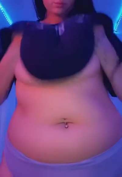 Can I be your chubby internet gf? (OC)