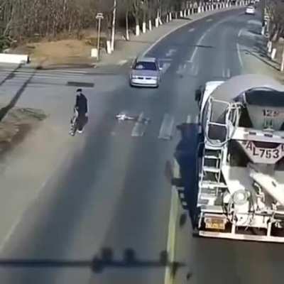 Он просто встал и пошел?!