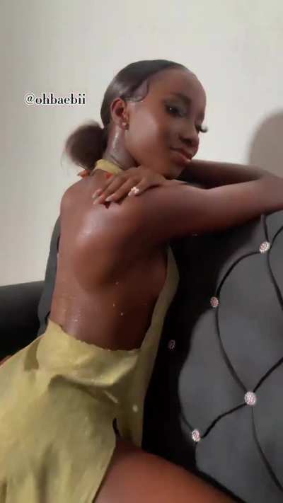 @ohbaebii shows gyatt dat 🍑!