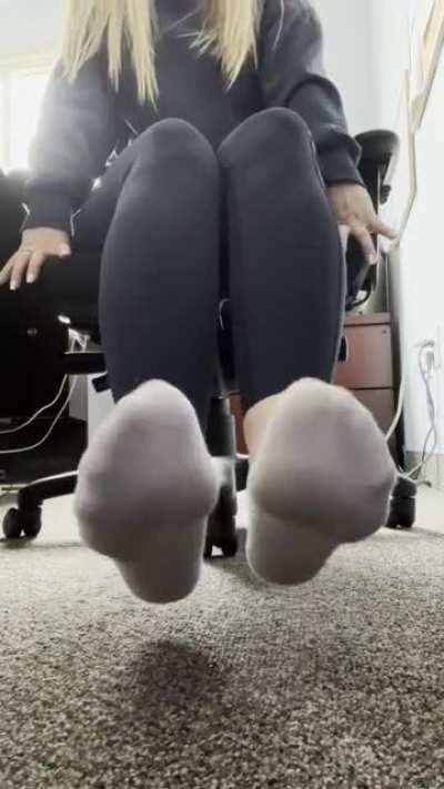 Hope my sweaty feet make your friday even better🥰