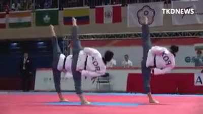 Боевые искус<wbr>ства - это вам не k-pop танце<wbr>вать