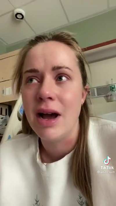 The woman who did a dancing tiktok next to her sick son to „spread positivity“, deleted it