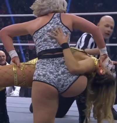 Toni Storm 